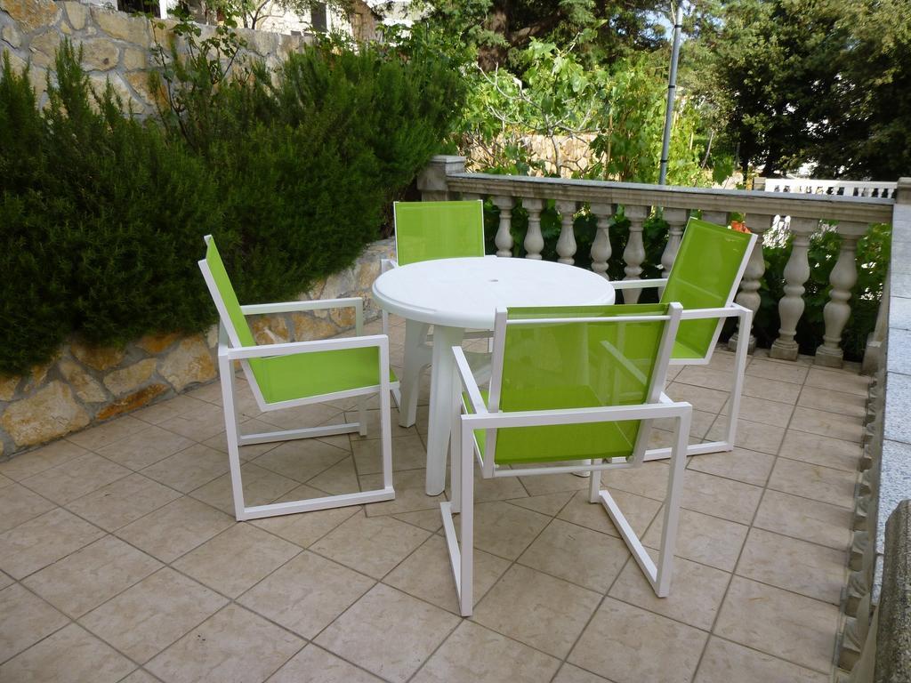 Apartments Villa Rosmarin Omišalj Szoba fotó