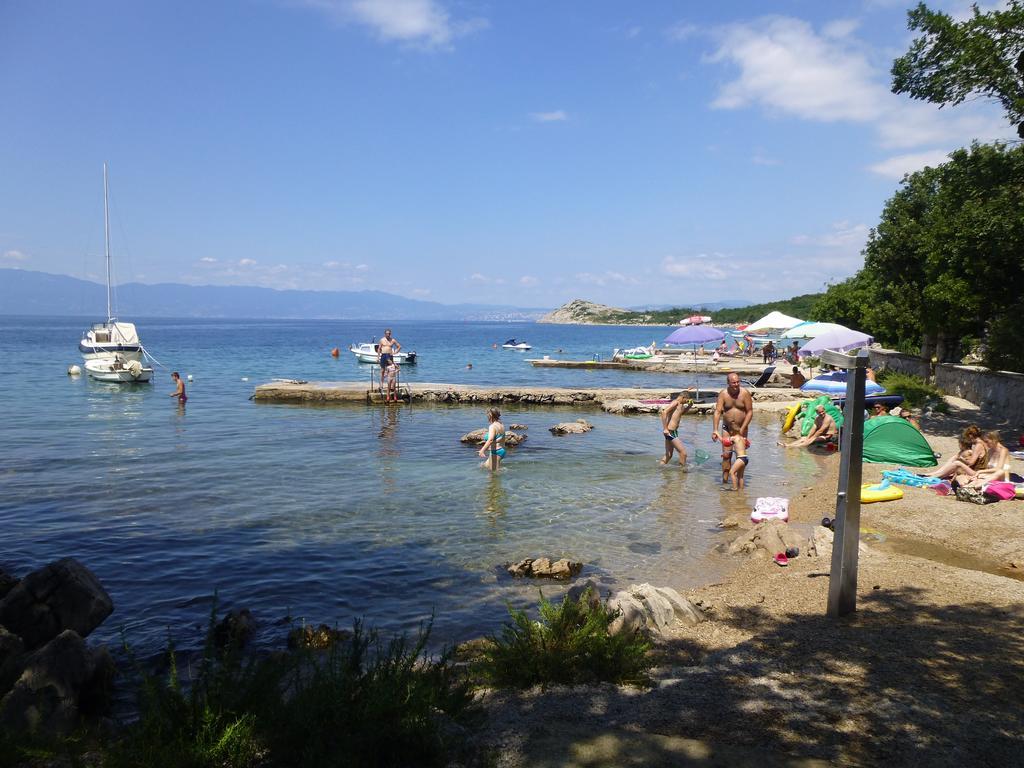 Apartments Villa Rosmarin Omišalj Kültér fotó