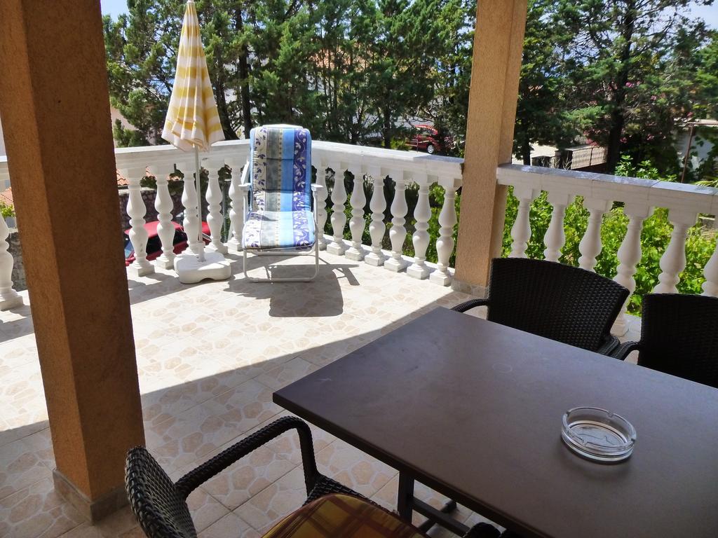 Apartments Villa Rosmarin Omišalj Kültér fotó