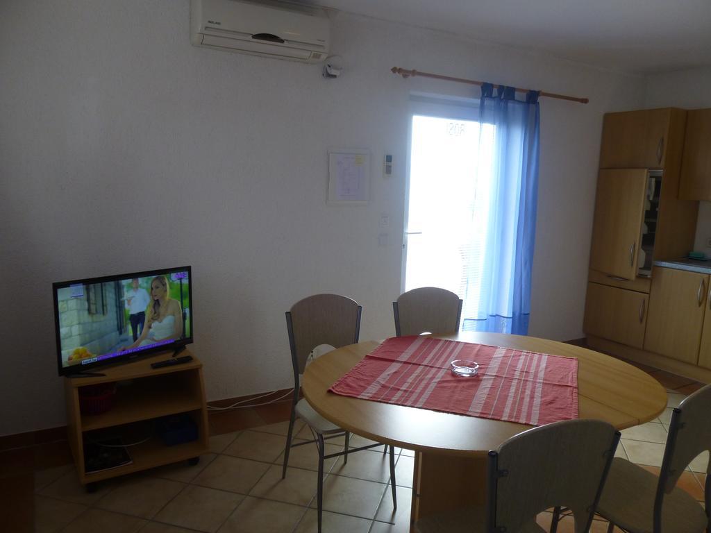Apartments Villa Rosmarin Omišalj Kültér fotó