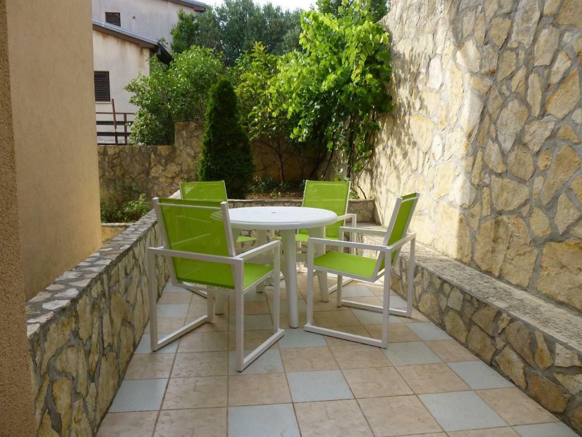 Apartments Villa Rosmarin Omišalj Kültér fotó