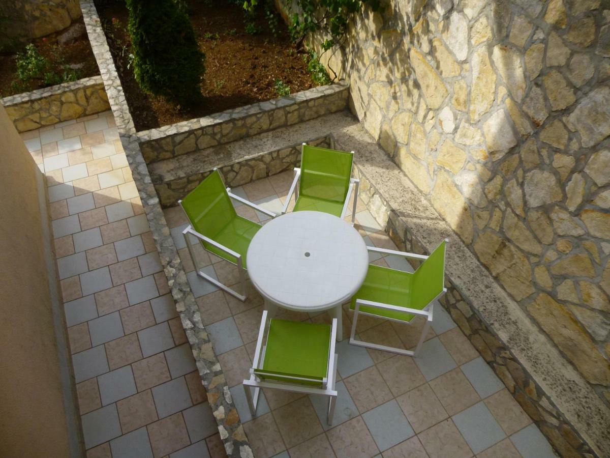 Apartments Villa Rosmarin Omišalj Kültér fotó