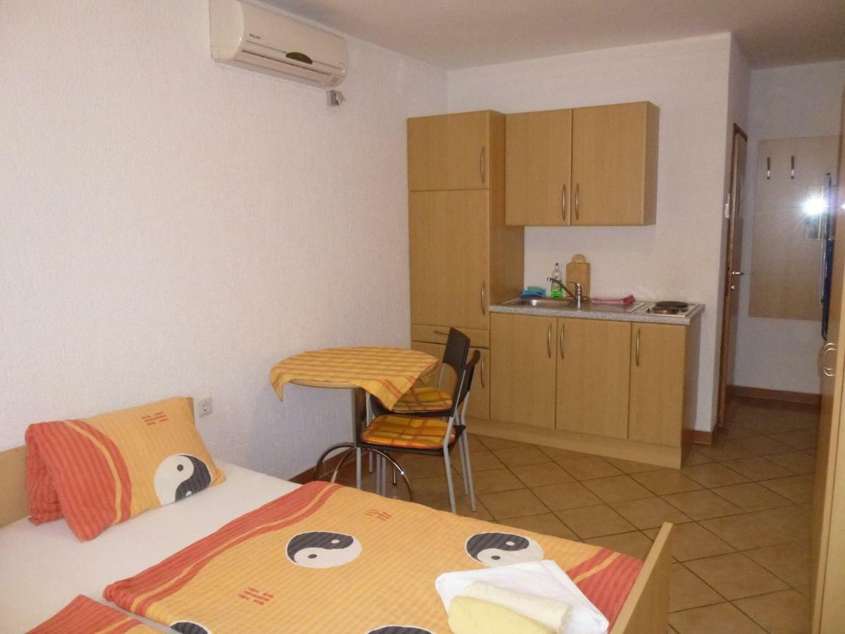 Apartments Villa Rosmarin Omišalj Kültér fotó