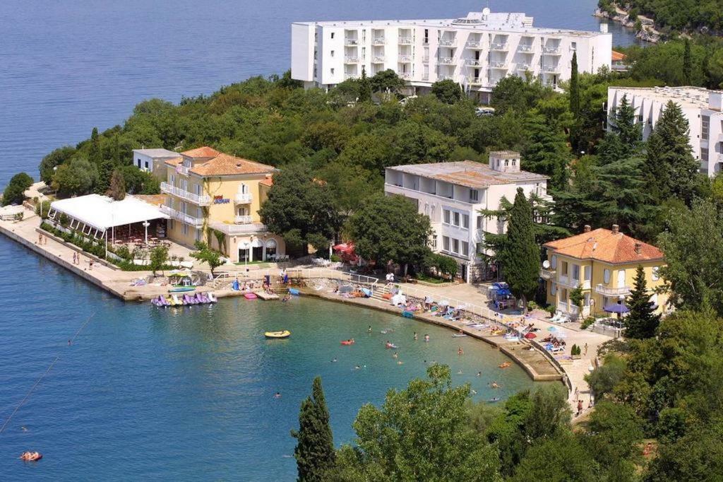 Apartments Villa Rosmarin Omišalj Kültér fotó